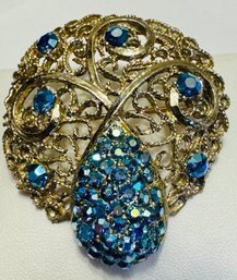 VINTAGE PRETTY GOLD TONE BLUE AURORA RHINESTONE BROOCH