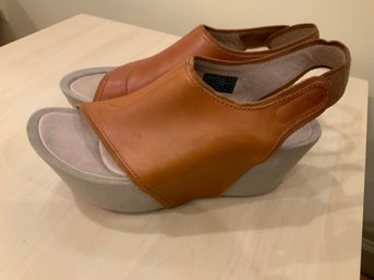 Women's Brown Tsubo Shoes