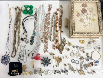 Lot 1 Of Costume Jewelry