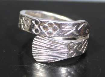 Sterling Silver Wrap Around Ring In The Form Of A Fish Size 7