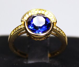 Vintage Gold Tone Ladies Ring W Blue And White Stones Size 8