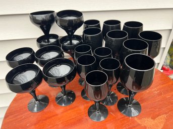 Set Of Colony House Intrigue Fine China With Black Stemware