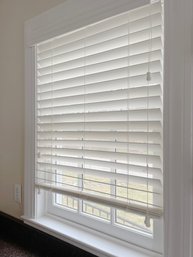 A Group Of 12 Venetian Blinds - Guest House