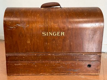 A Vintage Singer Sewing Machine IN Original Wood Case