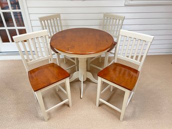 Nice And Clean Wood Table With 4 Chairs