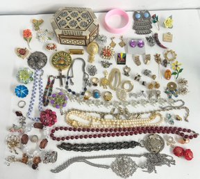 Lot 8 Of Costume Jewelry