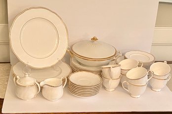 Wedgwood Crown Gold Service For 8 Retail $99 Per Dinner Plate