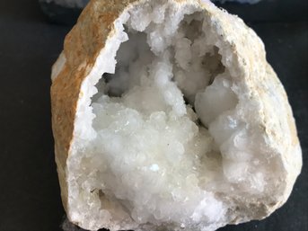 Quartz Crystal Geode, 4 LB 12 Oz, 7 Inch By 6 Inch, 41/2 Inch High