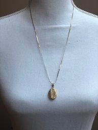 24', 14 Kt Gold Serpentine Necklace With Vintage Locket. Total Weight Is 8 Gr.