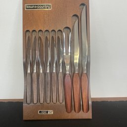 A  Town & Country By Washington Forge Carving Set & 6 Knives In Wood Holder