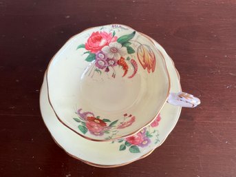 Paragon 'By Appointment To H.M. Queen Mary' Fine English Bone China Teacup & Saucer