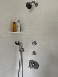 A Group Of Shower Fixtures - Guest House - 1st Floor