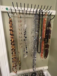 A LOT OF DECORATIVE NECKLACES