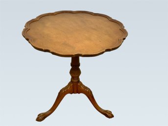Vintage Fine Arts Furniture Company Pie Crust Tilt Top Table