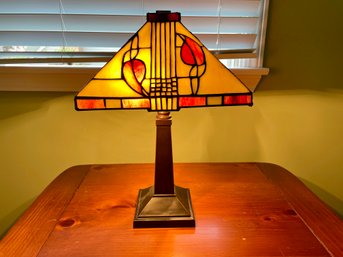 Arts & Crafts Style Stained Glass Table Lamp