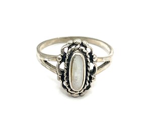 Vintage Sterling Silver With Mother Of Pearl Oval Stone Ring, Size 9