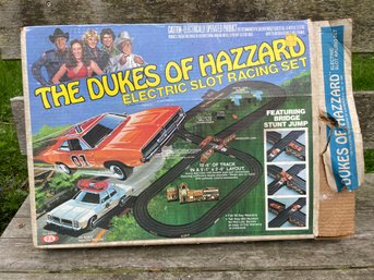 1981 Dukes Of Hazard Slot Car Racing Set