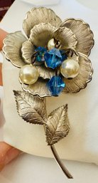 SIGNED WEISS DANGLING BLUE AURORA AND FAUX PEARL SILVER TONE FLOWER BROOCH