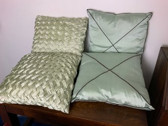 Accent Pillows In Green