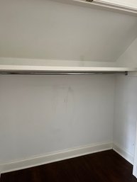 A Set Of 4 Closet Rods And Shelves - Guest House - 1st Floor