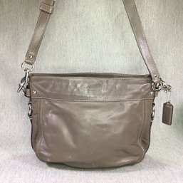 Lovely COACH Purse - ZOE / HOBO Style Bag - Wonderful Soft Leather - With Coach Hang Tag - Very Nice Purse !