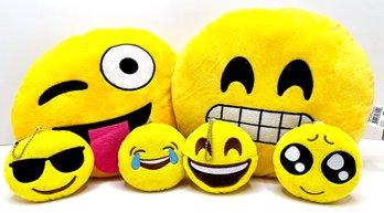 2 Emoji Pillows & 4 Emoji Keychains