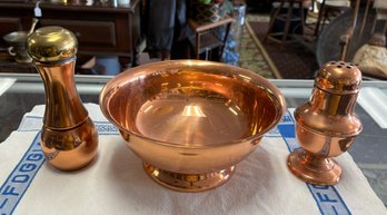 Lot Of Copper Items Salt And Pepper Shaker And A Cooper Glossy Bowl. FL/D3