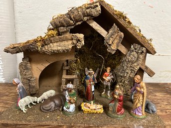 Wooden Nativity Manger ( Thatch Roof)