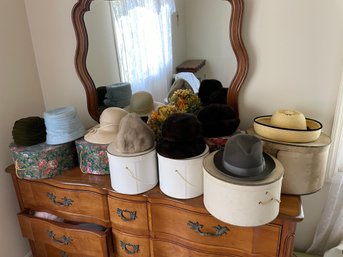 Collection Of Vintage Ladies Hats.