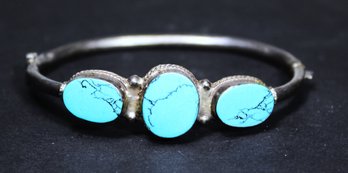 Fine Vintage Hinged Bangle Bracelet Sterling Silver Having Turquoise Stones