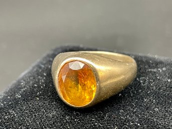 10k Gold And Topaz Size 10 3/4 Man's Ring . 4.5 Dwt  (ring 8)