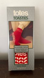 A Vintage Totes Toasties One Pair One Size Fits All Red White Slipper Sox Socks