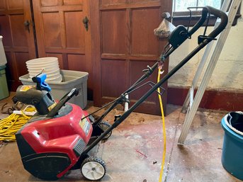 Toro 1800 Power Curve, 18' Electric Snow Thrower