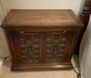 A Set Of 2 Vintage Wood Nightstands With Service Tray Pullout