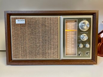 Vintage Sony High Fidelity Sound AM/FM Radio.
