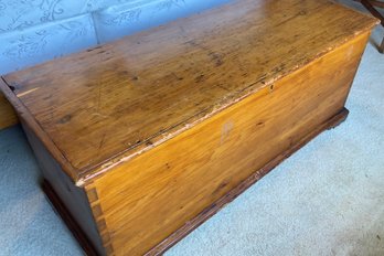 Antique Classic Blanket Chest Trunk Dovetail Construction