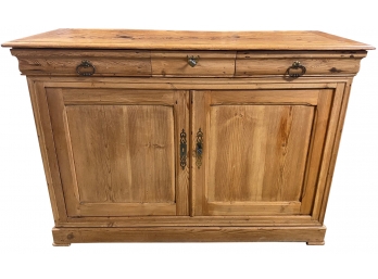 A Vintage Pine Wood Sideboard With 3 Drawers & Two Doors With Key