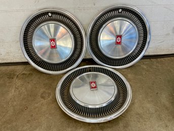 Three Oldsmobile Cutlass Wheels Hubcaps.(11)