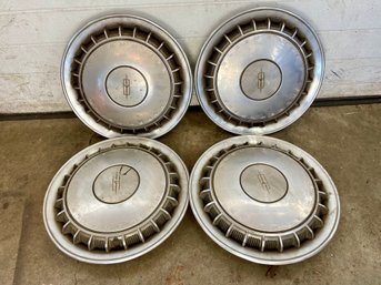 Four Oldsmobile Wheels Hubcaps.(12)