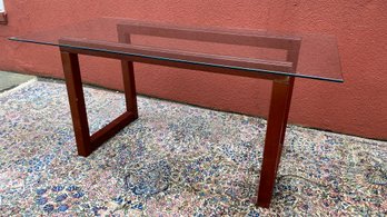 A Console Table With Glss Top - 63 X 32 X 30h