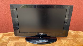 A SAMSUNG TV  32' With Remote & 19'- 39' TV Wall Mount