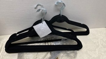 20 Pieces - Velvet Non-Slip Suit Clothes Hangers Black - 6 0f 6