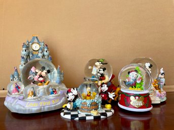 Five  Disney Snow Globes . Mickey , Donald And More (1)