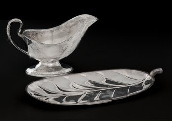 INTERNATIONAL SILVER CO. BANANA LEAF SILVERPLATE SERVING TRAY & GRAVY BOAT