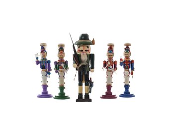 (4) TOY SOLDIER CANDLEHOLDER & 'THE DUCK HUNTER' NUTCRACKER