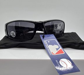 MLB Chrome Wrap Black/Grey NY Yankees Sunglasses With Pullstring Case