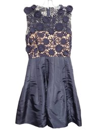 Lovely Oscar De La Renta Ladies Navy Blue Silk Sleeveless Floral Sheer Cutout Dress - Size 6