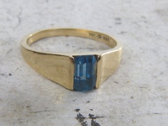 Vintage Small 14K Yellow Gold & Blue Topaz Ring