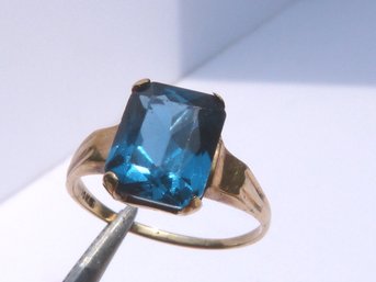 Vintage 10K Yellow Gold & Blue Topaz Ring