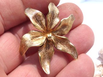 Large Vintage 14K Yellow Gold Tiffany & Co. Flower Brooch